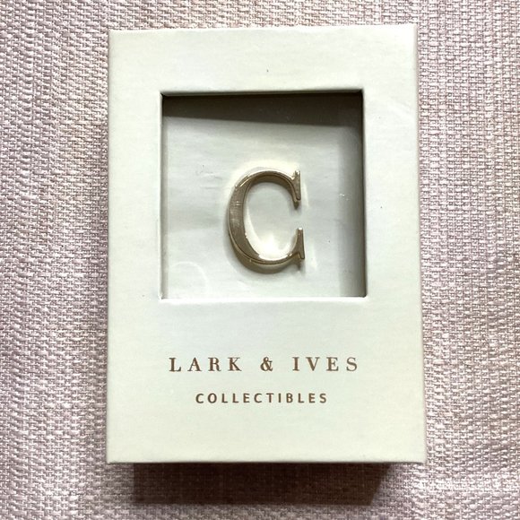 LARK & IVES COLLECTIVES THE GOLD MONOGRAM LYRICS PINS "C" - Picture 13 of 14